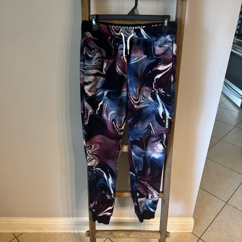 Abercrombie kids boys jogger fleece sweatpants
Like new condition
Size 15/16 - Picture 1 of 7